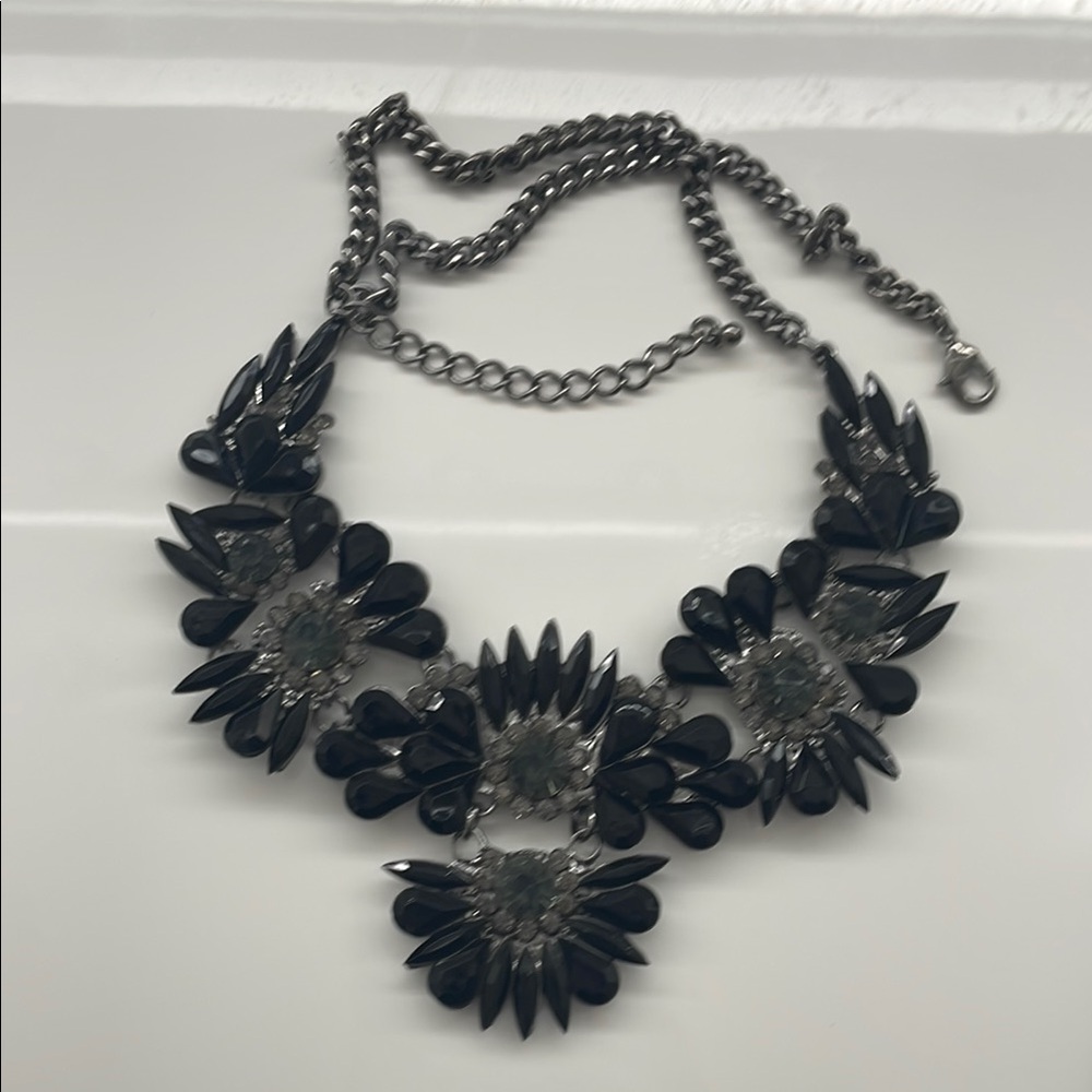 Elegant Black Floral Necklace